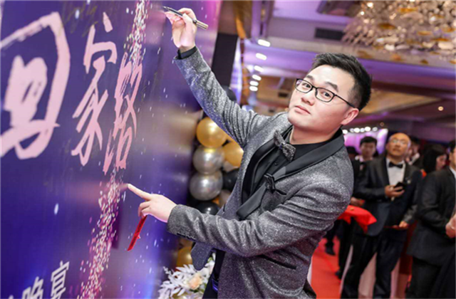 【高光“疫”事】勇敢逆行的特殊“網(wǎng)約車”——中天90后，用信念打通生命運輸線