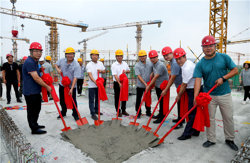 8月17日，中天北京集團(tuán)中海首鋼園金裕雅苑項(xiàng)目舉行封頂儀式。