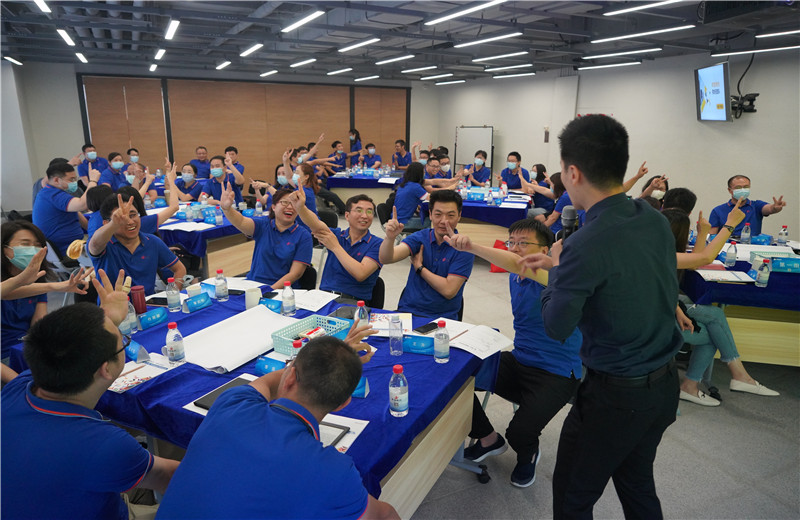 2021年8月7日，中怡設(shè)計召開“轉(zhuǎn)變角色，帶好團隊”2021年夏季主管骨干管理培訓(xùn)。