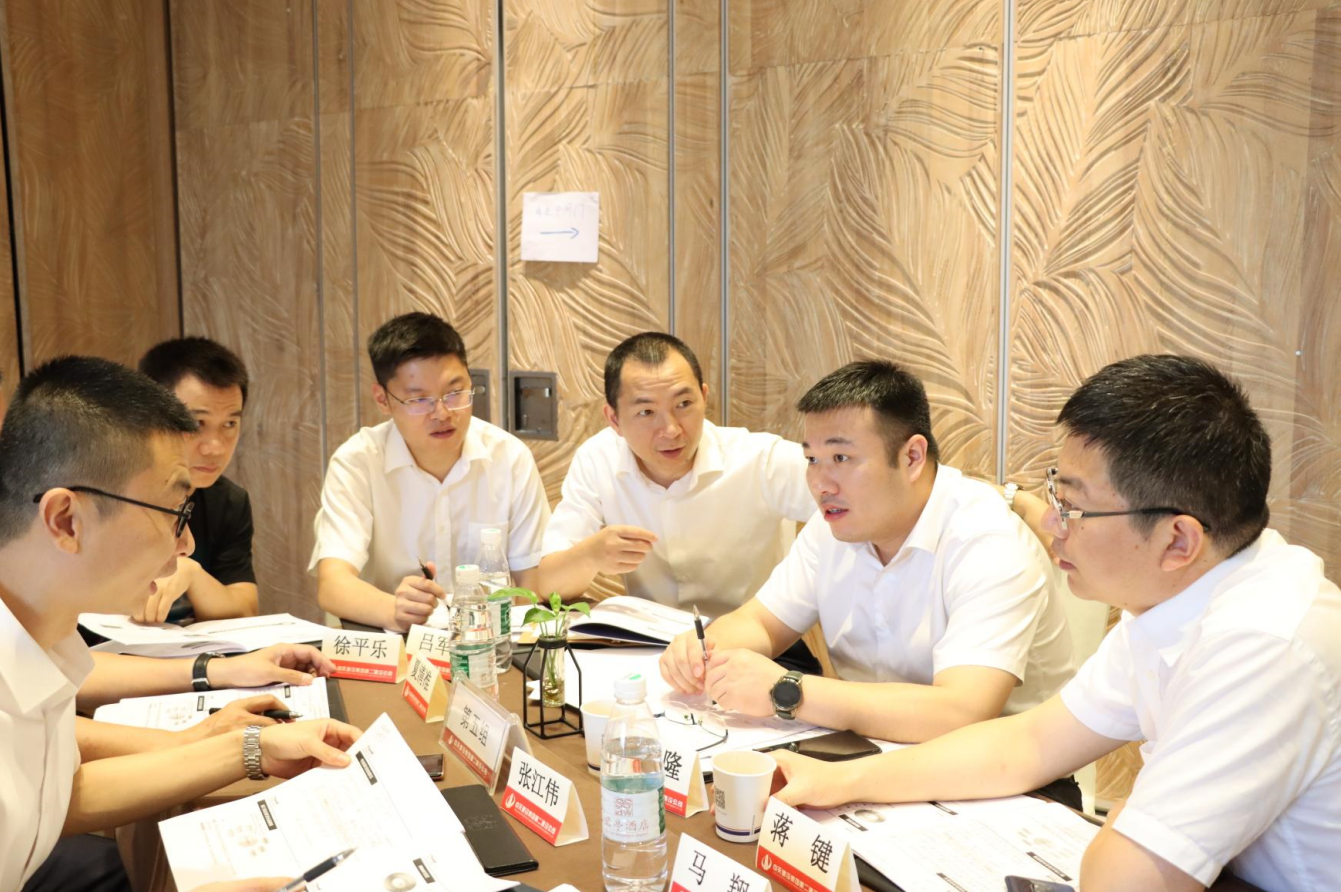 2021年6月25日-26日，中天二建組織開展了2021年中高層主管執(zhí)行力培訓。本次培訓特邀清華、北大、上海交大總裁班講師，中國企業(yè)家協會特聘高級講師許晉老師進行授課。