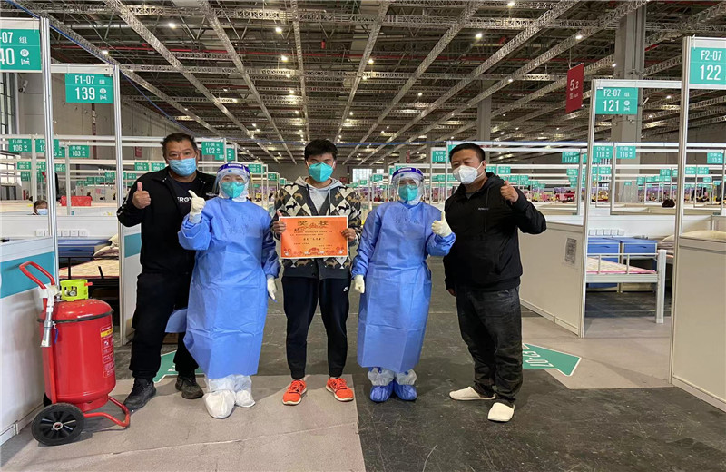 中天三建外高橋項目部生產經理程偉、生產經理王應群、棟號長劉江，因吃苦耐勞、任勞任怨，被“四葉草”方艙醫(yī)院評為“最美志愿者”。