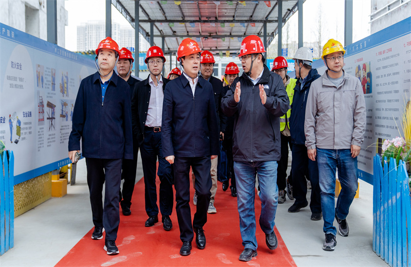 2025年3月28日，合肥市政協(xié)副主席、黨組成員陳明一行蒞臨安徽公司中海悅府項(xiàng)目，針對(duì)合肥市政協(xié)“無廢城市”建設(shè)工作進(jìn)行專題調(diào)研。