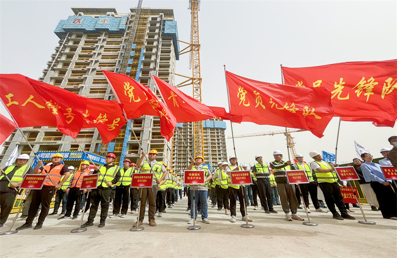 2025年4月17日，濟(jì)南市歷城區(qū)2025年重點(diǎn)工程勞動(dòng)競(jìng)賽暨“三查三防”安全生產(chǎn)競(jìng)賽啟動(dòng)儀式在天津公司唐冶B02地塊錦唐國(guó)風(fēng)項(xiàng)目順利舉行。