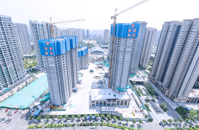 太原市萬柏林區(qū)住建領(lǐng)域“安全月”活動暨房屋建筑工程現(xiàn)場觀摩會在中天北京集團(tuán)龍湖天鉅四五六七組團(tuán)項(xiàng)目召開