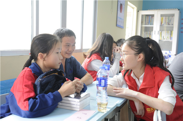 1606725264826233VVKs.jpg 2018年11月1日天河區(qū)大觀學(xué)校成為項(xiàng)目實(shí)施學(xué)校2_副本.jpg