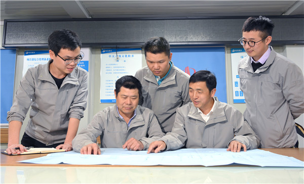 1624931669439883yjUp.jpg 樓聯(lián)紅到項目部指導(dǎo)工作.jpg