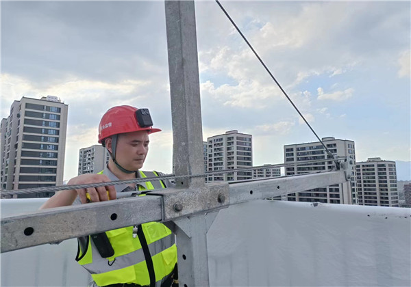 1688000325155315TqYx.jpg 吊籃檢查02.jpg