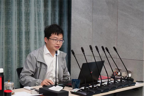 171350460089928433AJ.jpg 劉飛龍在技術(shù)培訓會議上授課.jpg